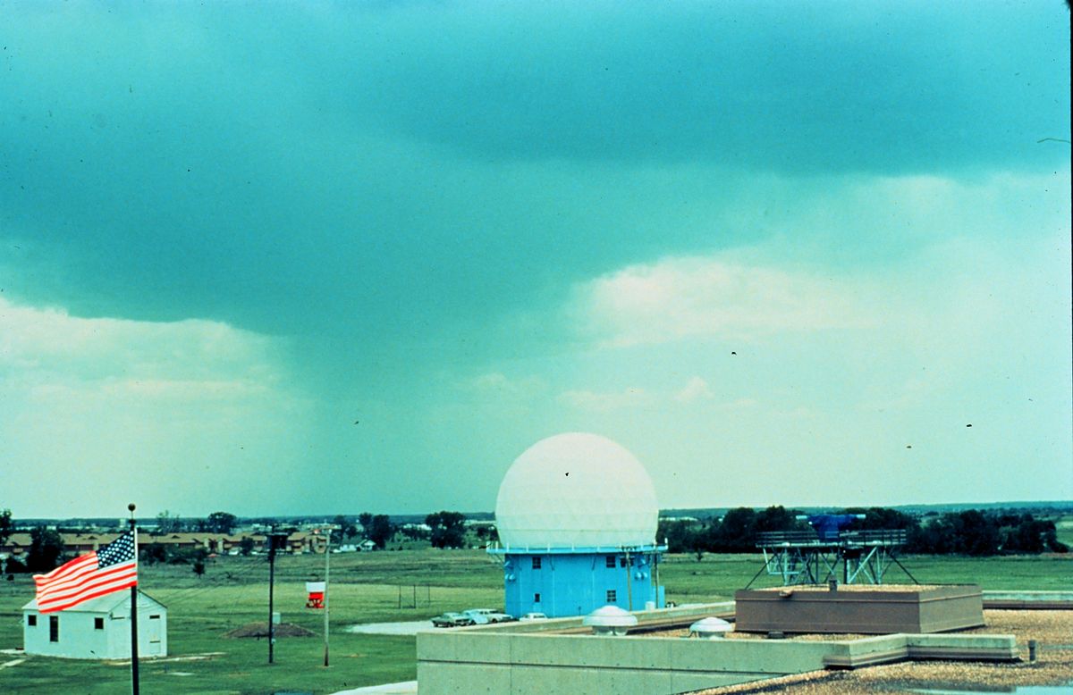 1200px-NSSL_Doppler_with_rainshaft_-_NOAA.jpg