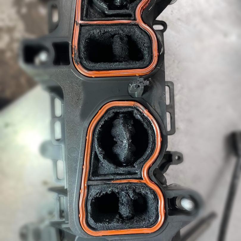 BMW-N47-Engine-intake-valve-and-port-walnut-cleaning-07.jpg