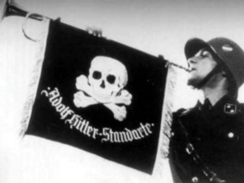 Trompeter_des_Musikkorps_der_Leibstandarte-SS_%E2%80%9EAdolf_Hitler%E2%80%9C.jpg