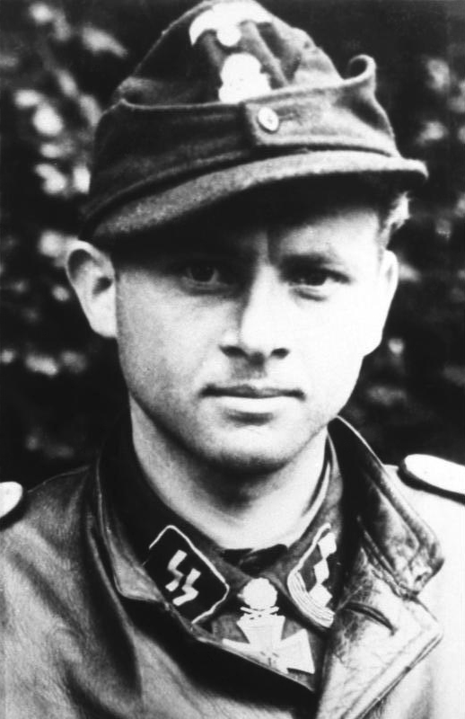 Bundesarchiv_Bild_146-1983-108-29%2C_Michael_Wittmann.jpg