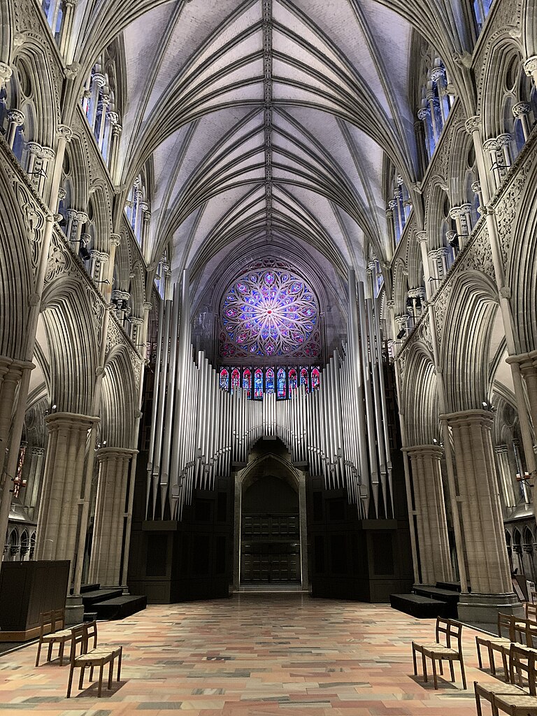 768px-Nidaros_Cathedral_Interior_3.jpg